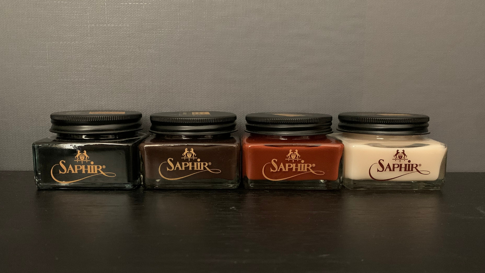 色とツヤの変化を楽しむ茶色い革靴